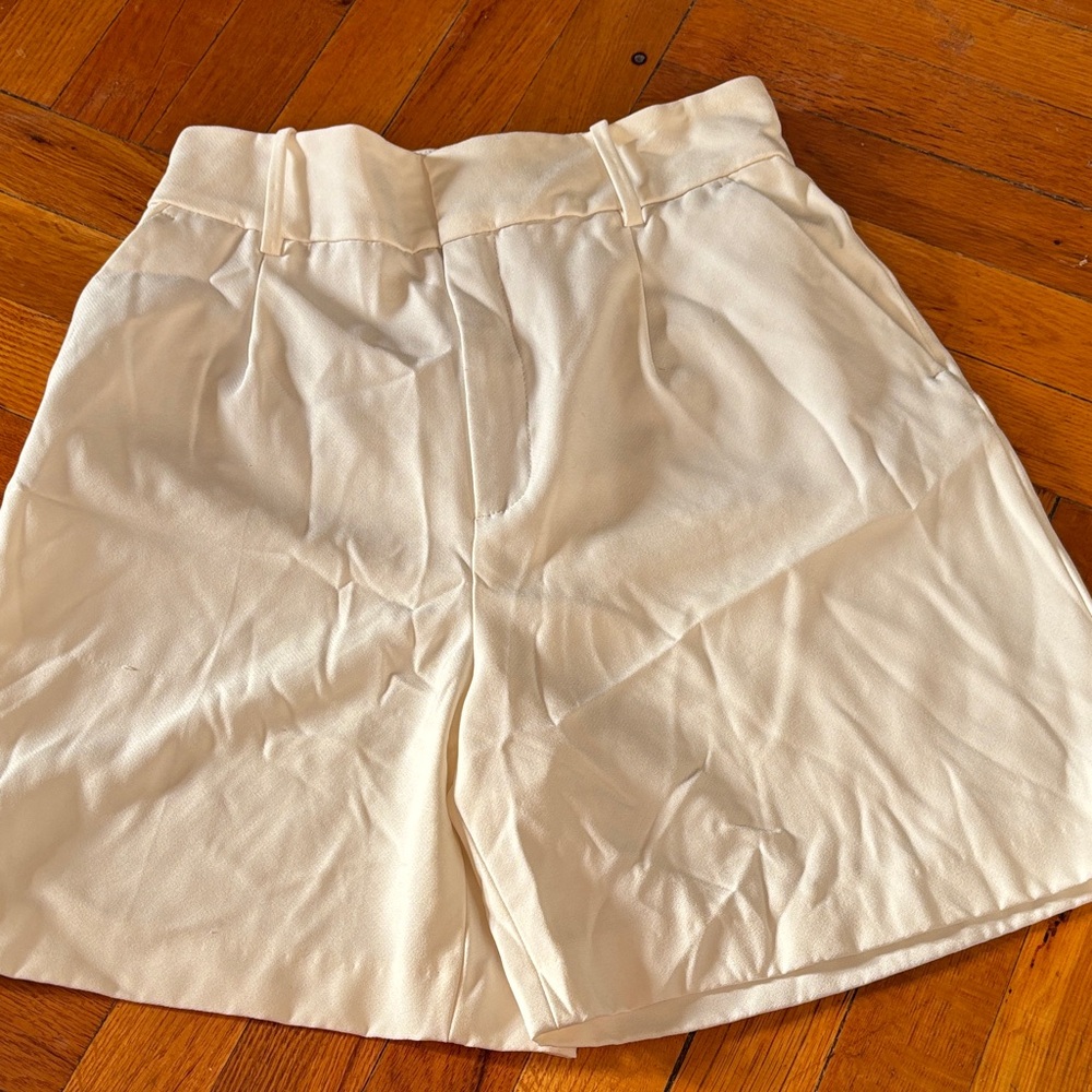 Zara Women's Cream Bermudas